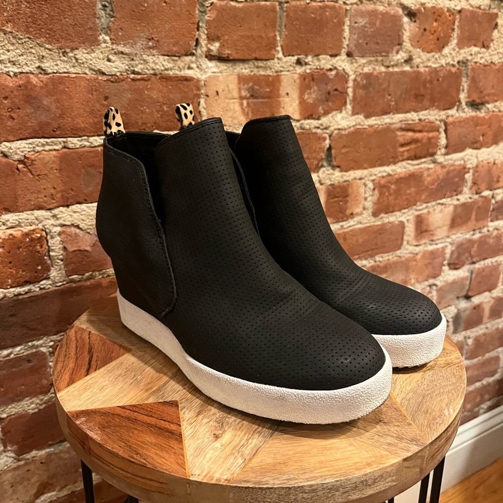 Black Platform Sneaker with Cheetah Accent Stripe